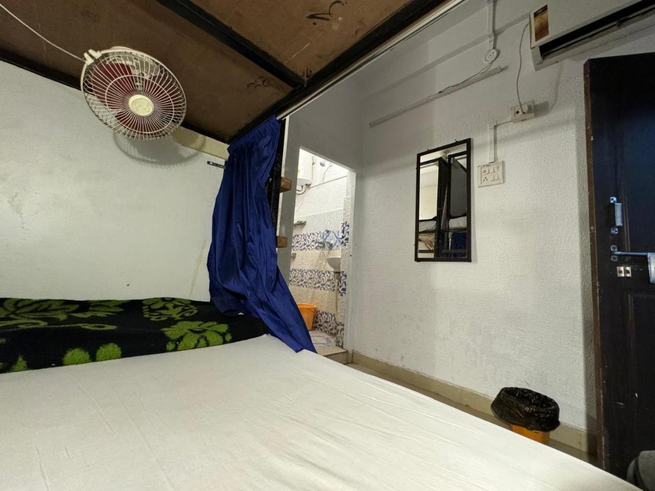 Madsquad Hostel Dorms & Rooms Varanasi Oda fotoğraf