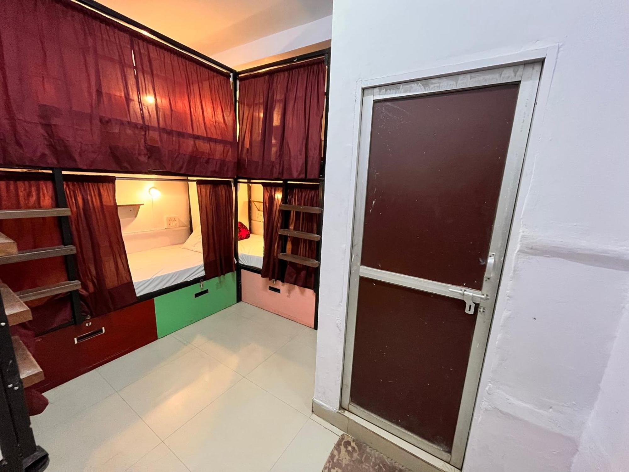 Madsquad Hostel Dorms & Rooms Varanasi Dış mekan fotoğraf