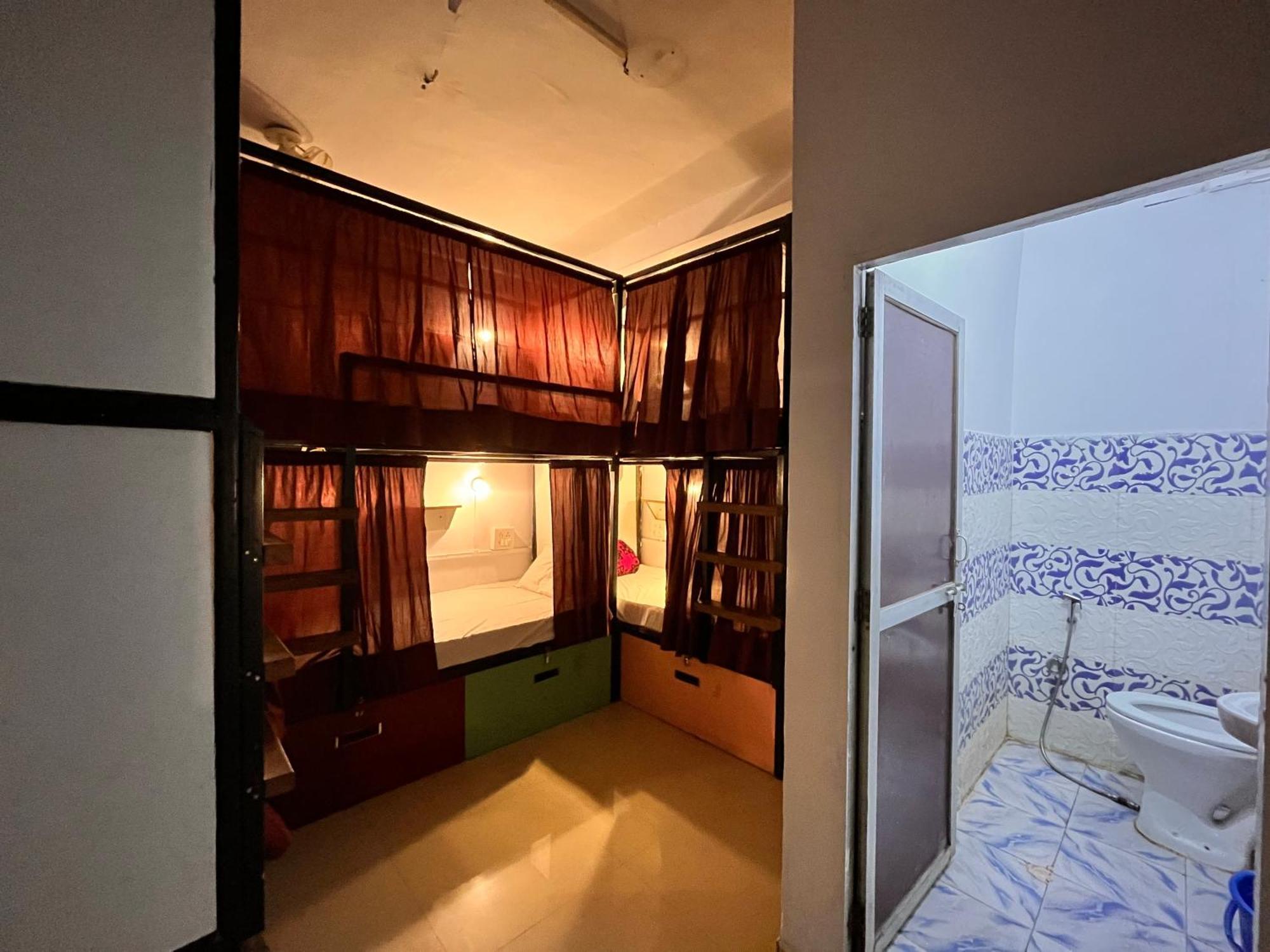Madsquad Hostel Dorms & Rooms Varanasi Dış mekan fotoğraf